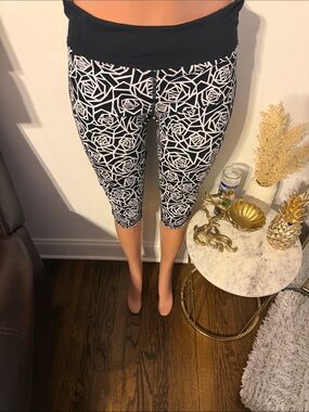 Black & White Geometric Floral Capris